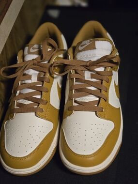 Nike Men’s Low-Top Sneakers in White and Brown-Tan